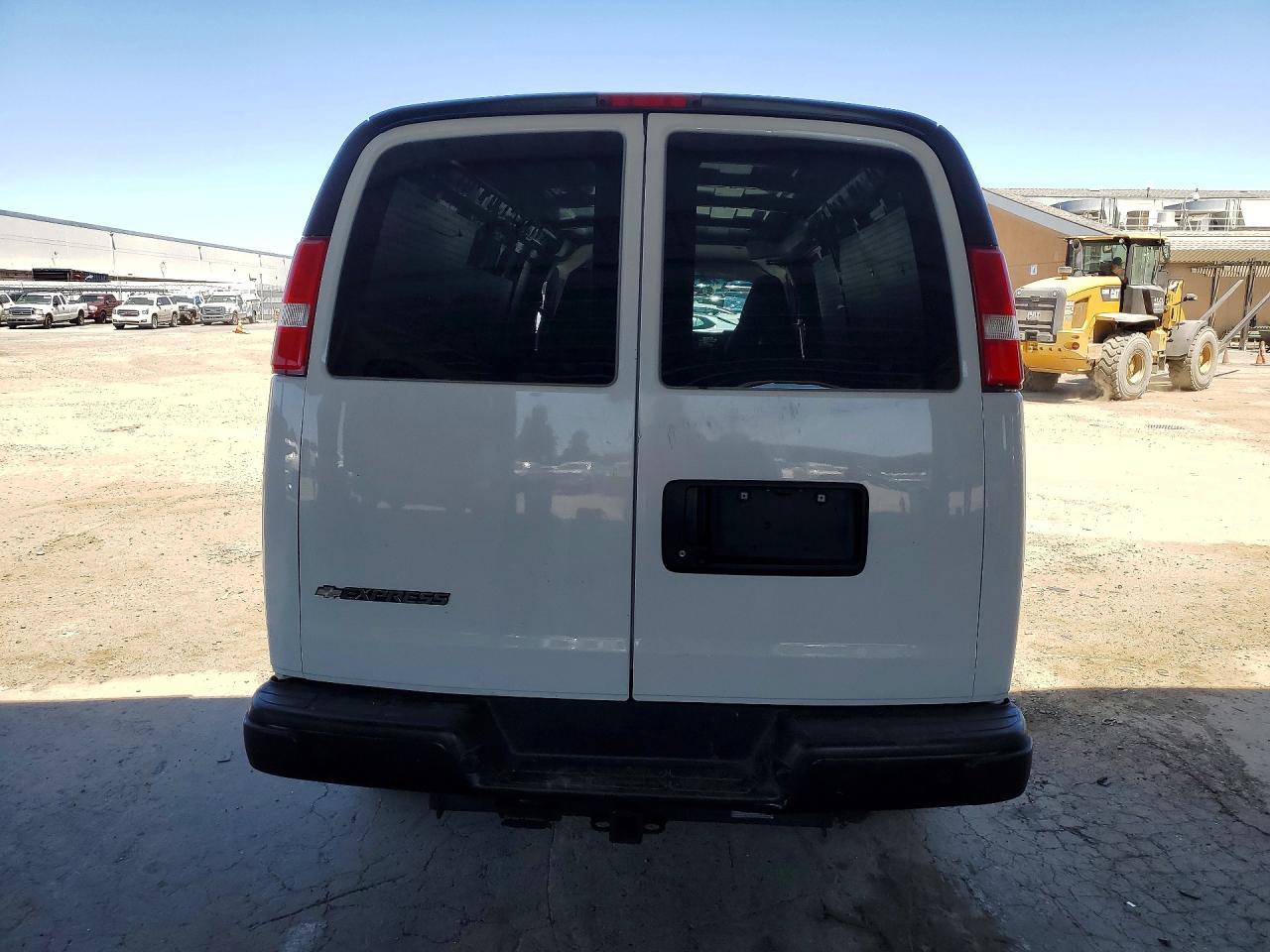 2020 Chevrolet Express G2500 - zdjęcie 6
