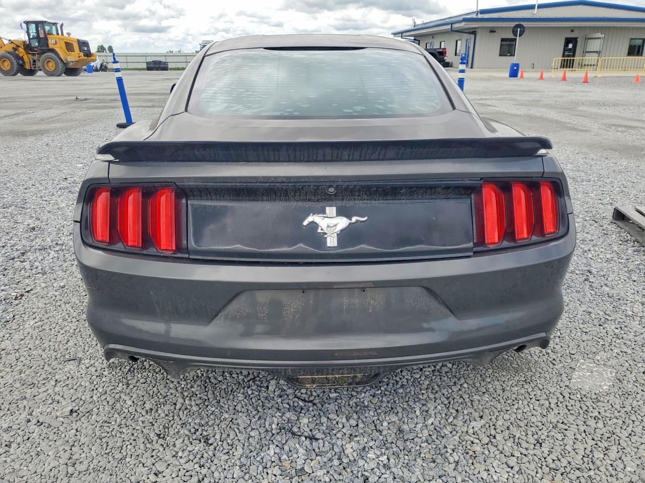 2015 Ford Mustang - zdjęcie 6