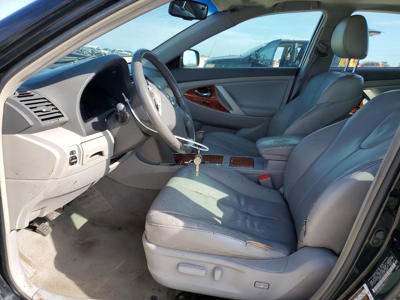 2024 Toyota Camry Xle V6 - zdjęcie 7