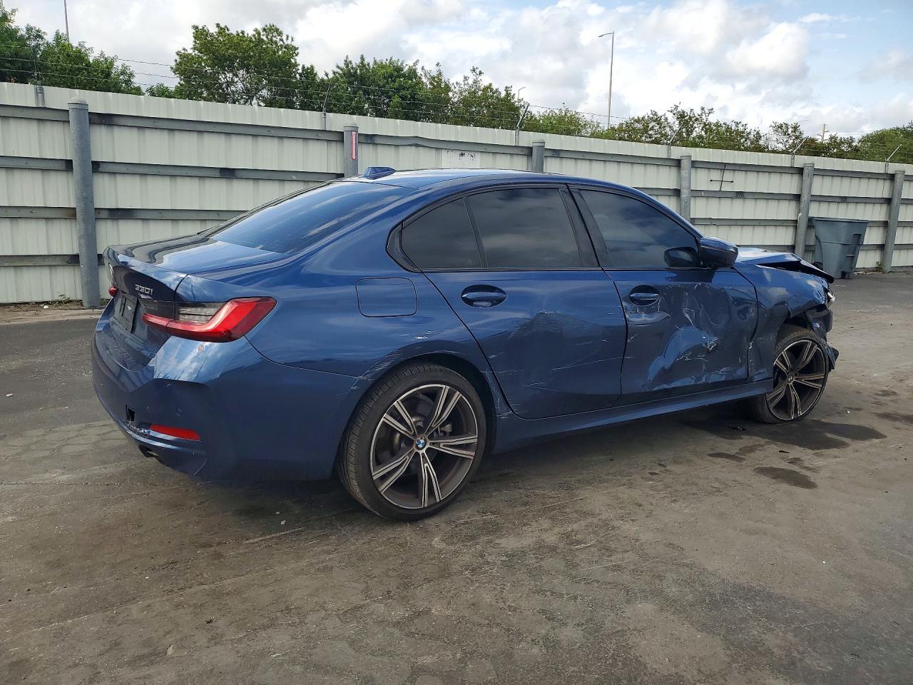 2023 BMW 330I - zdjęcie 3