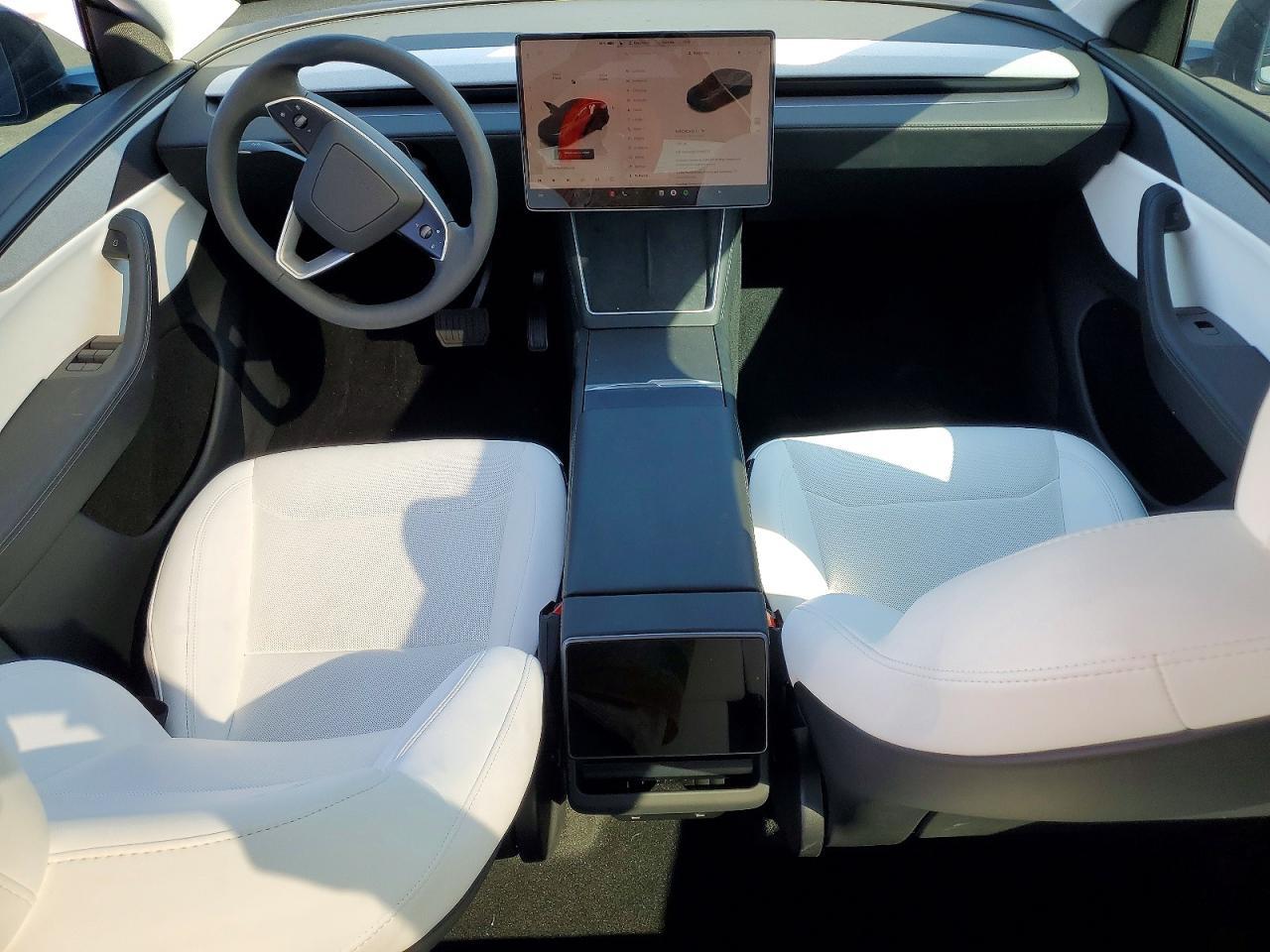 2026 Tesla Model Y - zdjęcie 8