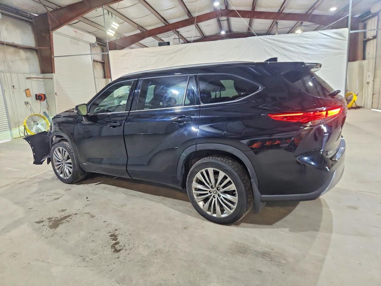 2022 Toyota Highlander Hybrid Platinum - zdjęcie 2