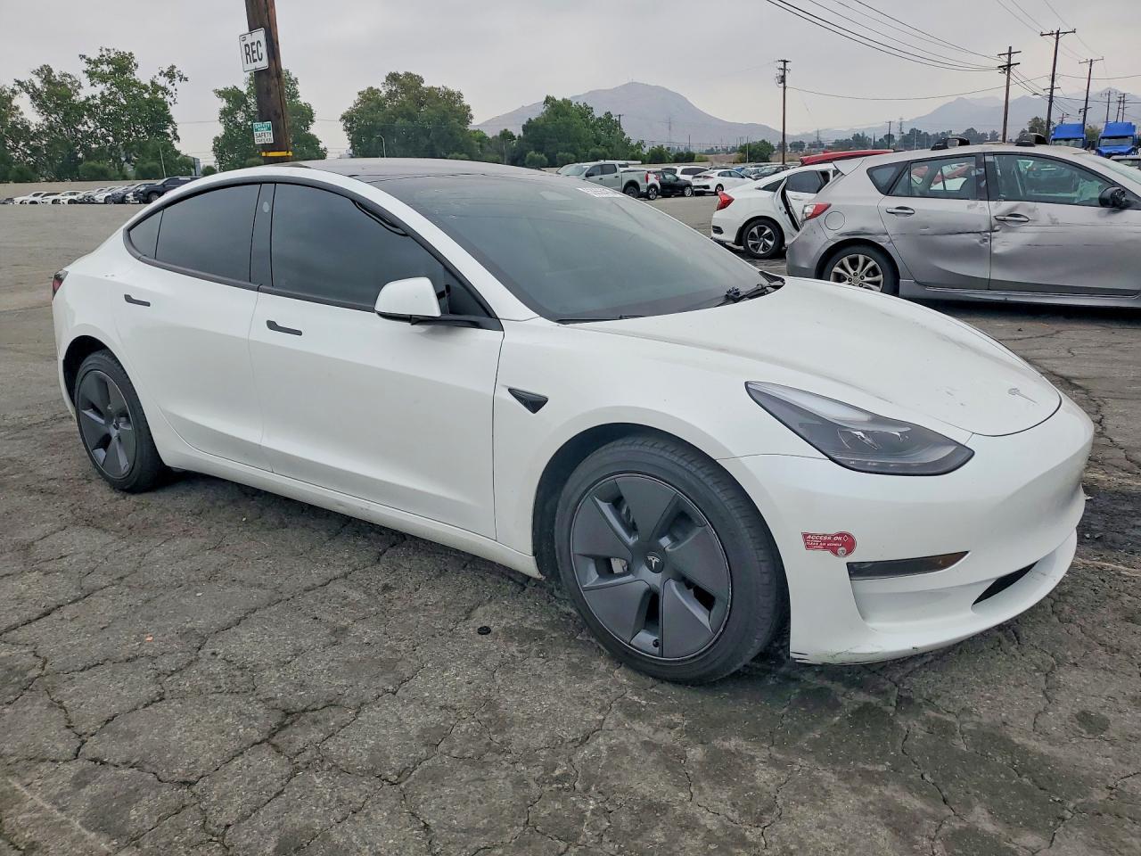 2023 Tesla Model 3 - zdjęcie 4