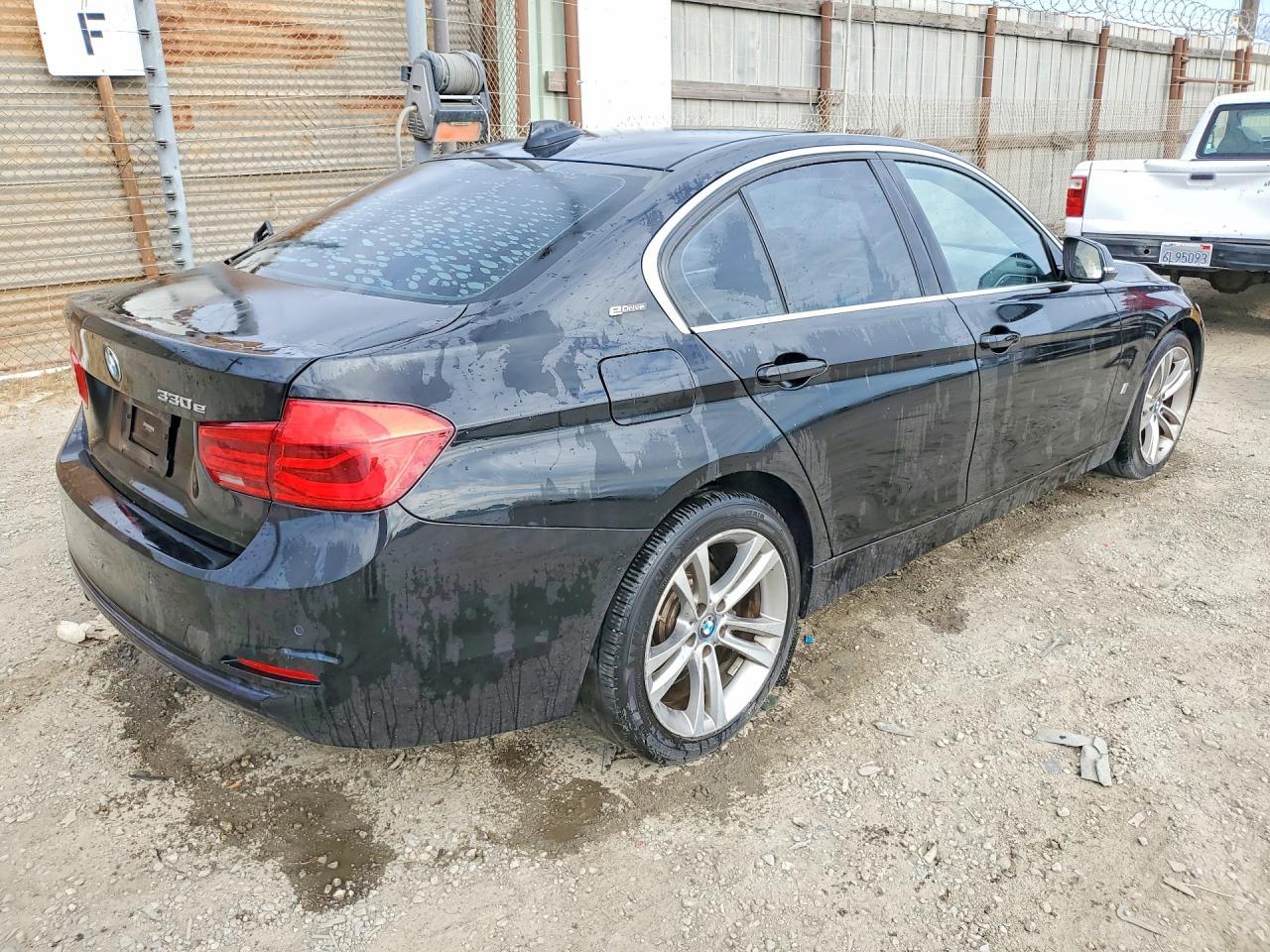 2017 BMW 330E - zdjęcie 3