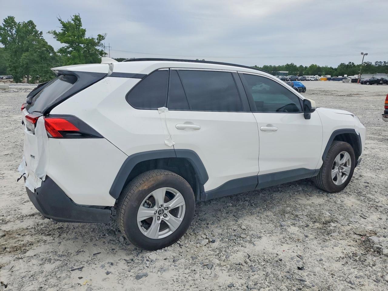 2020 Toyota Rav4 Xle - zdjęcie 3