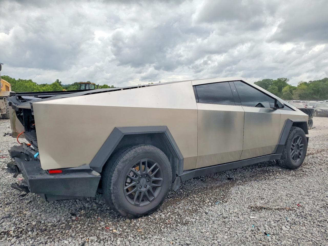 2025 Tesla Cybertruck - zdjęcie 3