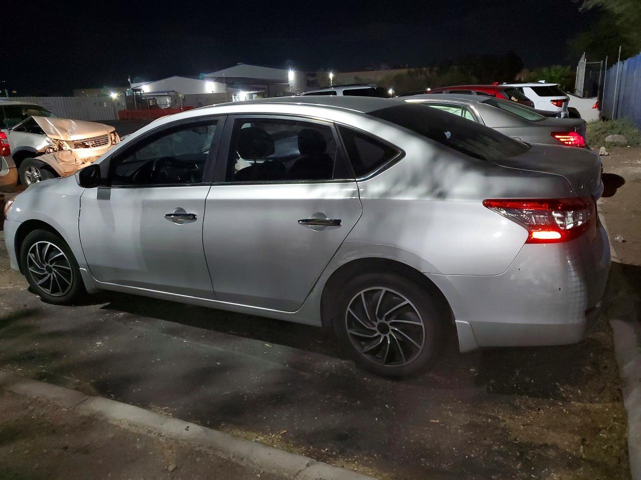 2015 Nissan Sentra S - zdjęcie 2