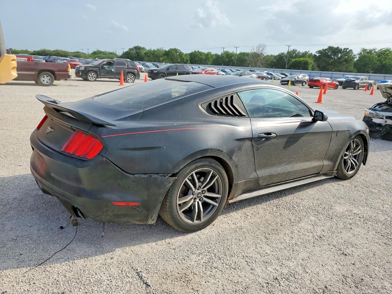 2016 Ford Mustang - zdjęcie 3