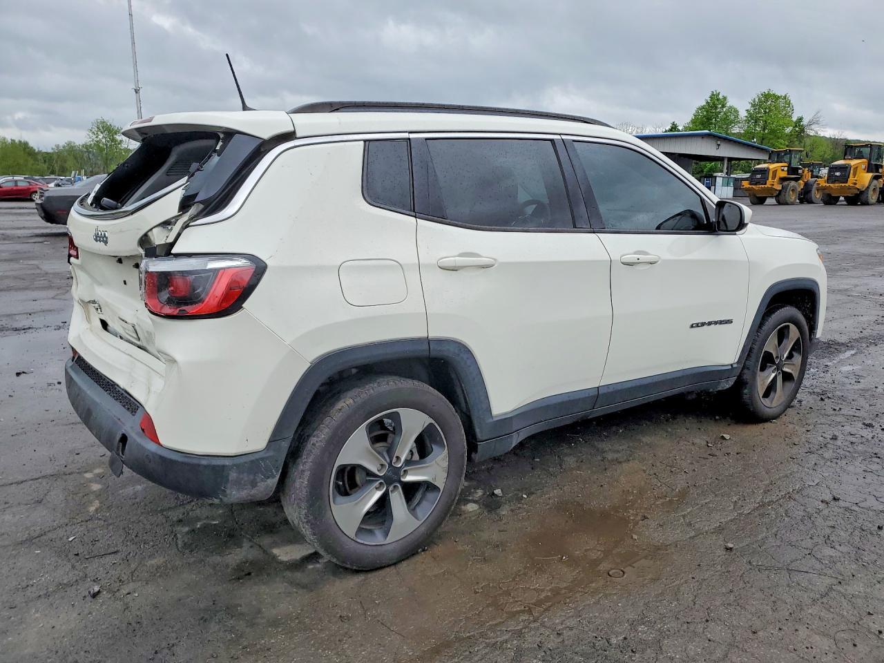 2017 Jeep Compass Latitude - zdjęcie 3