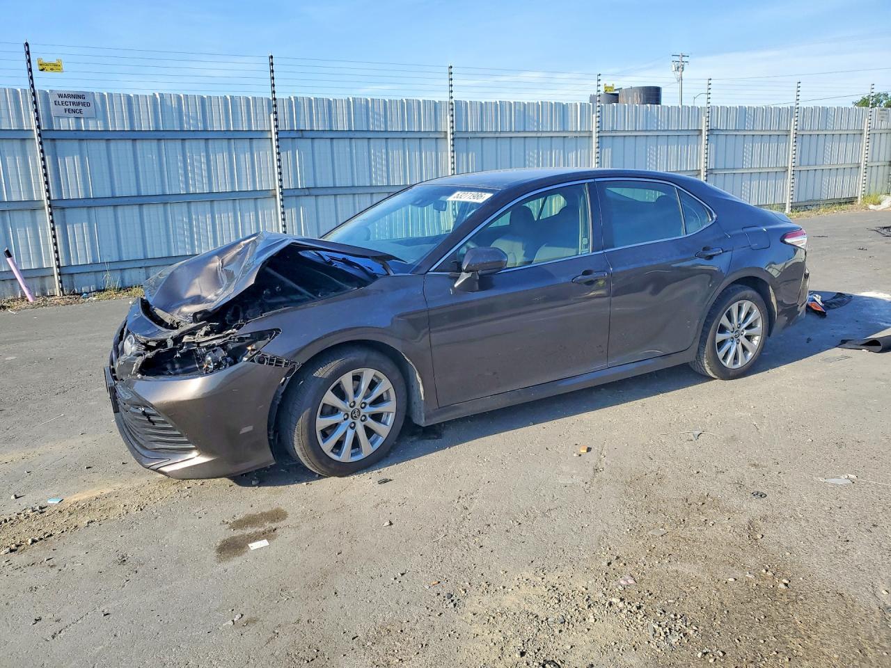2018 Toyota Camry Le - zdjęcie główne