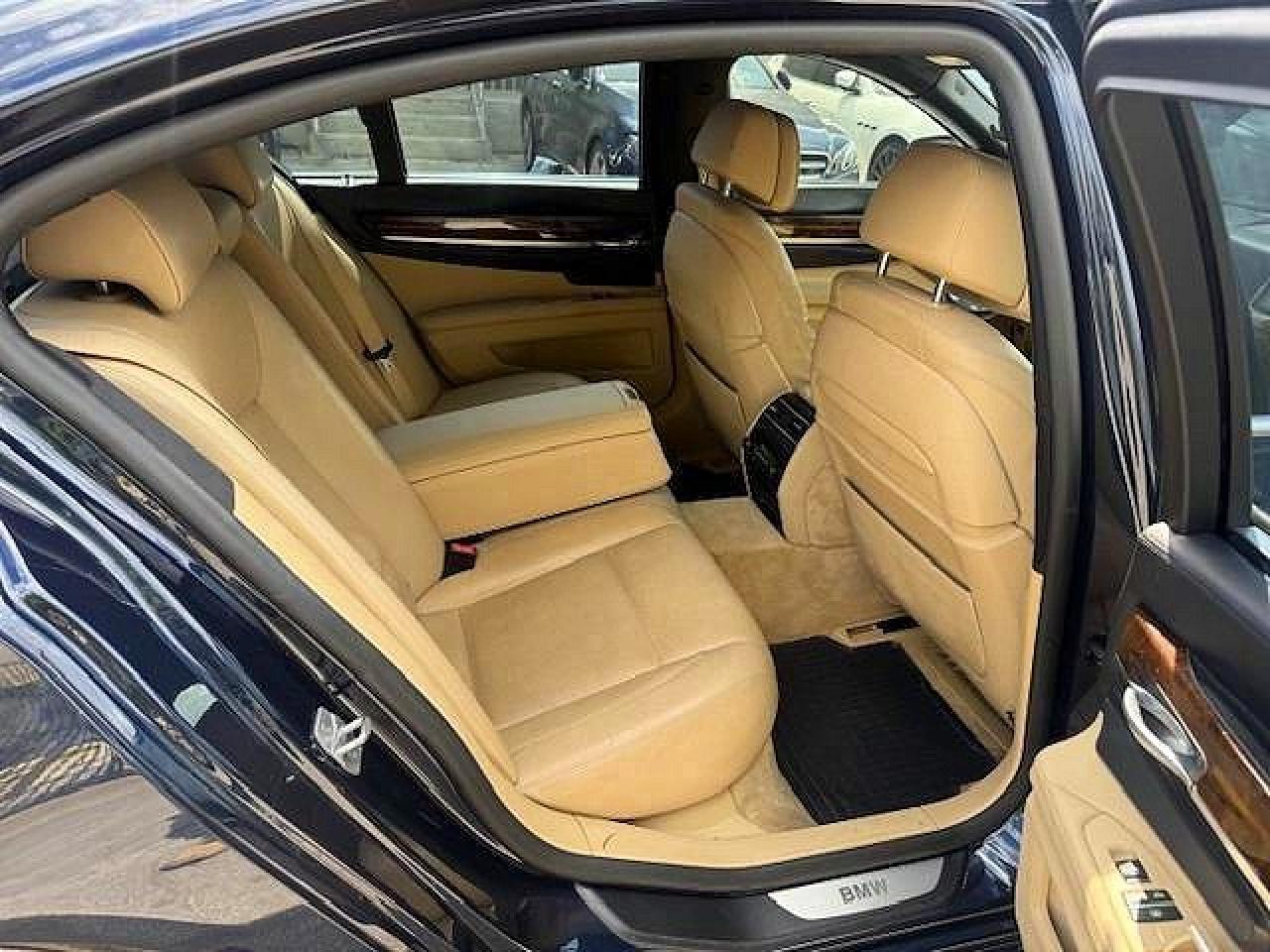 2015 BMW 750 Xi - zdjęcie 11