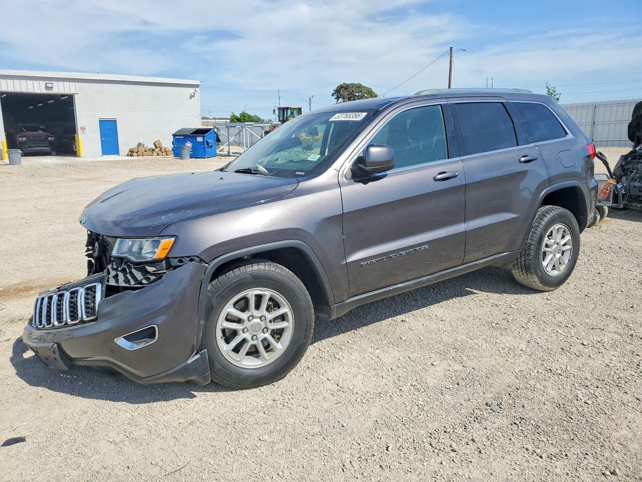 2018 Jeep Grand Cherokee Laredo - zdjęcie główne