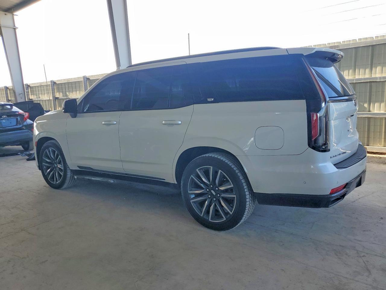 2022 Cadillac Escalade Sport - zdjęcie 2