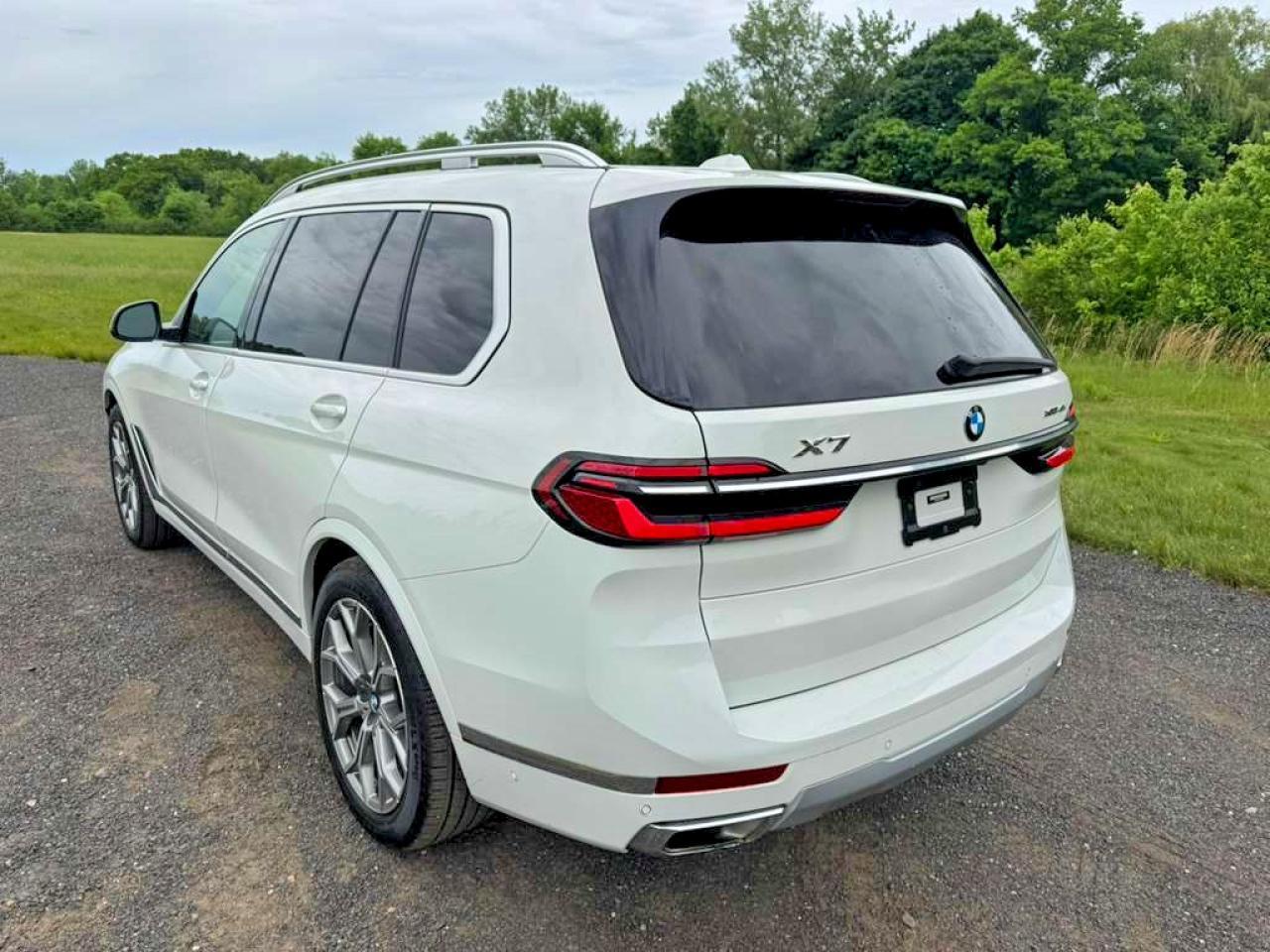 2023 BMW X7 xDrive40I - zdjęcie 2