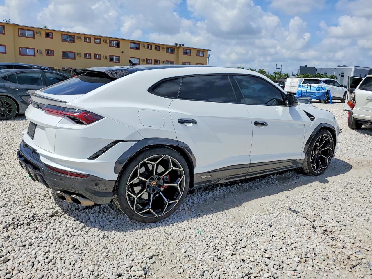 2024 Lamborghini Urus Performante - zdjęcie 3