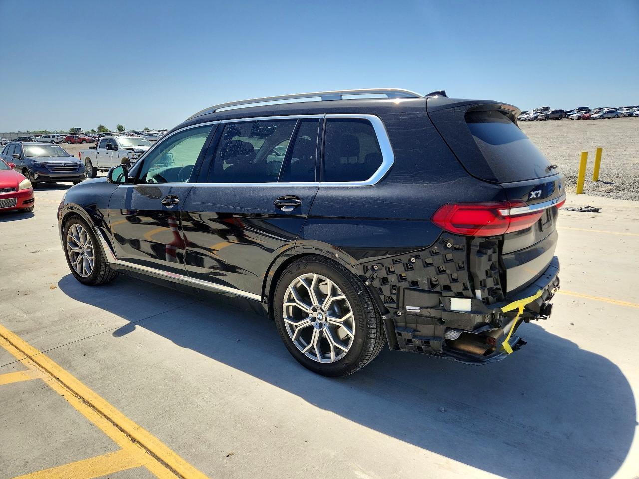 2020 BMW X7 xDrive40I - zdjęcie 2
