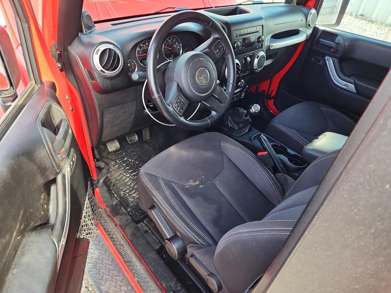 2013 Jeep Wrangler Sahara - zdjęcie 8