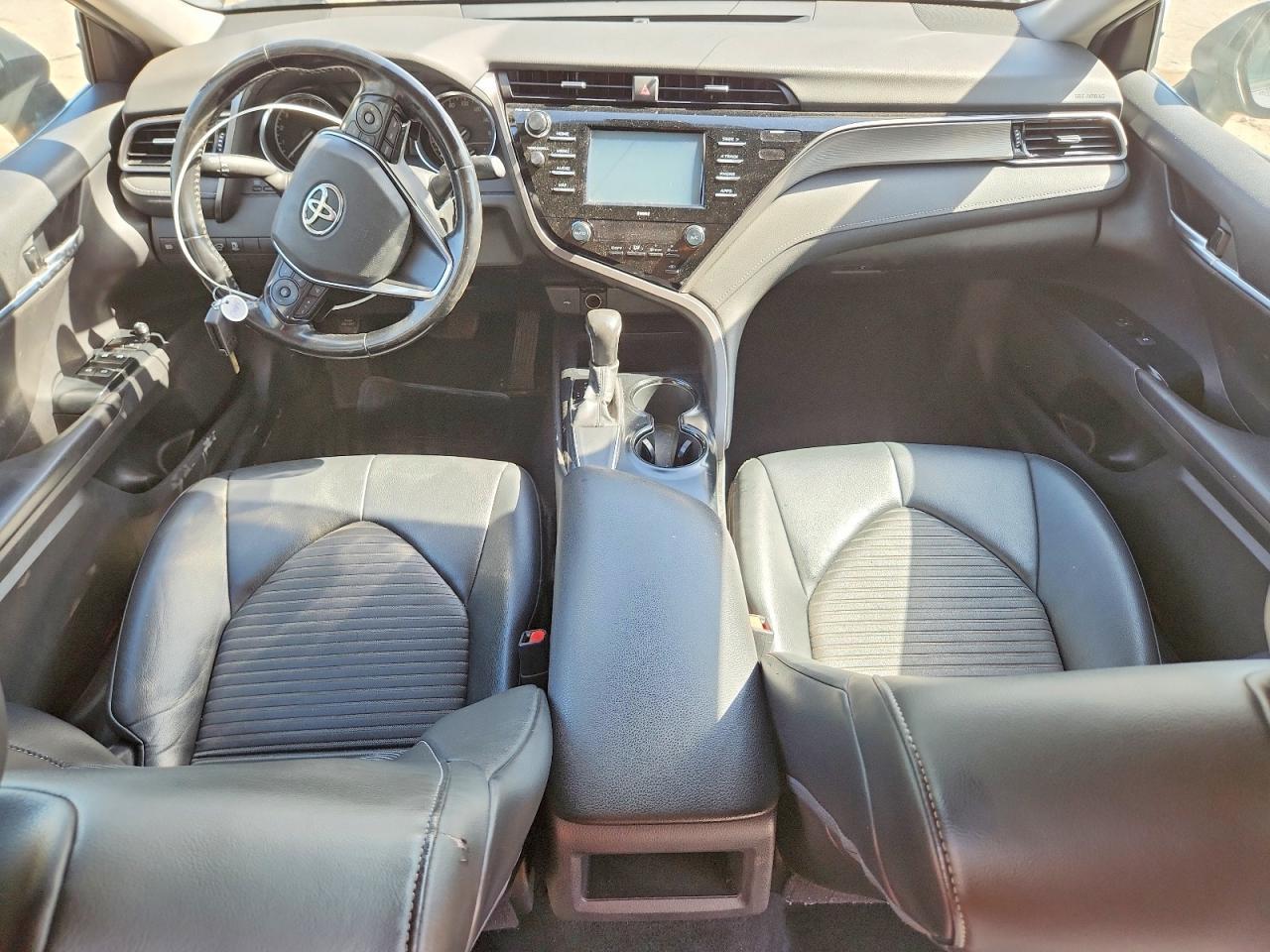 2020 Toyota Camry Se - zdjęcie 8