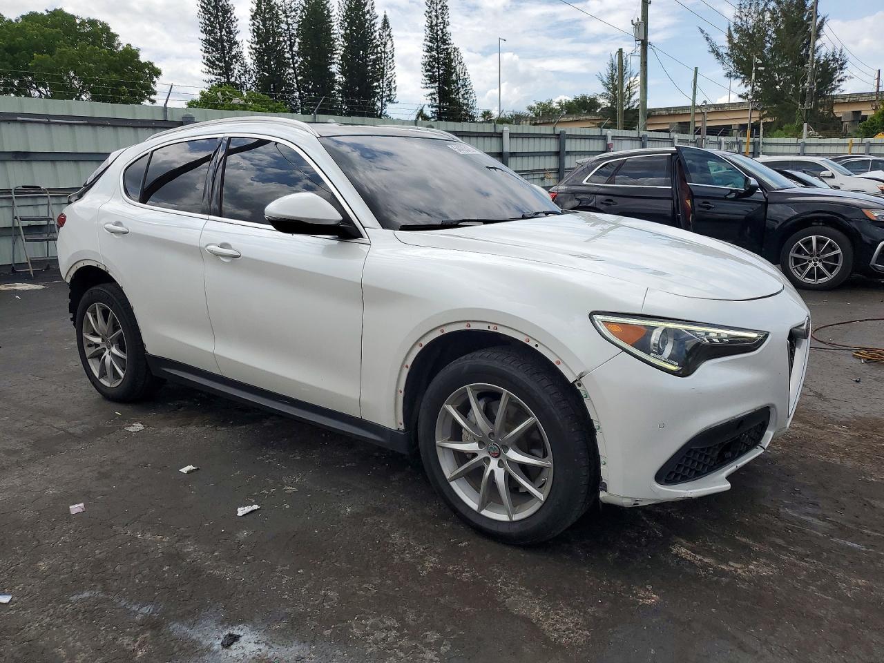 2019 Alfa Romeo Stelvio Ti - zdjęcie 4