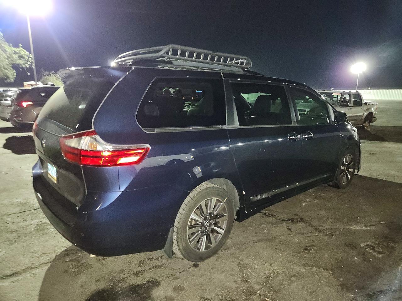 2013 Toyota Sienna - zdjęcie 3