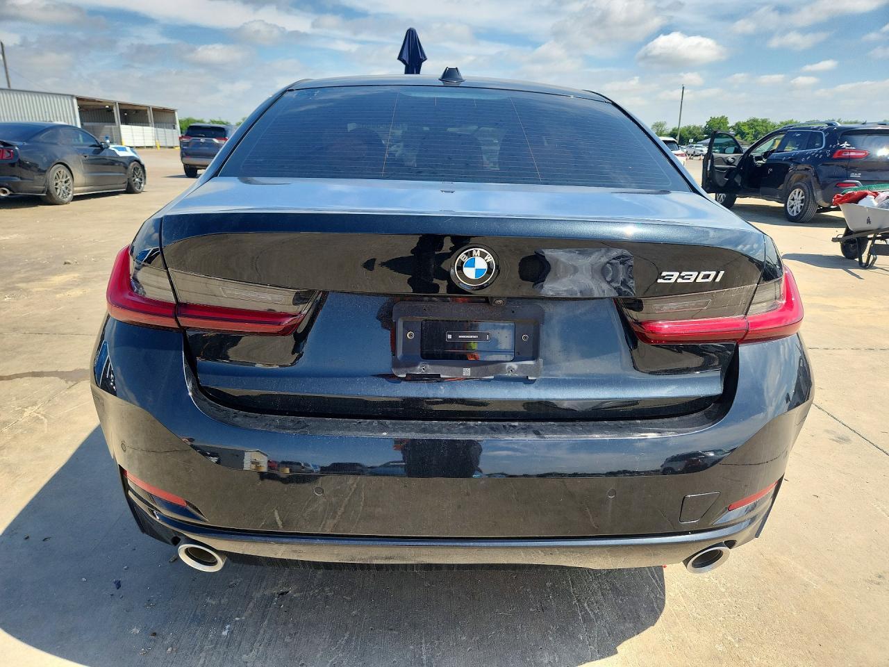 2025 BMW 330I - zdjęcie 6