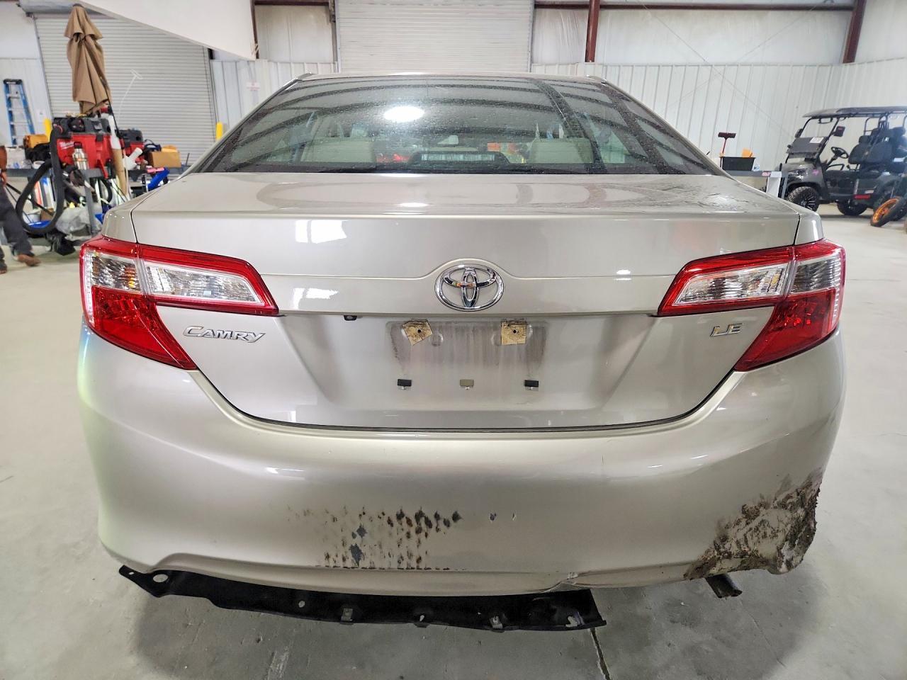 2014 Toyota Camry Le - zdjęcie 6