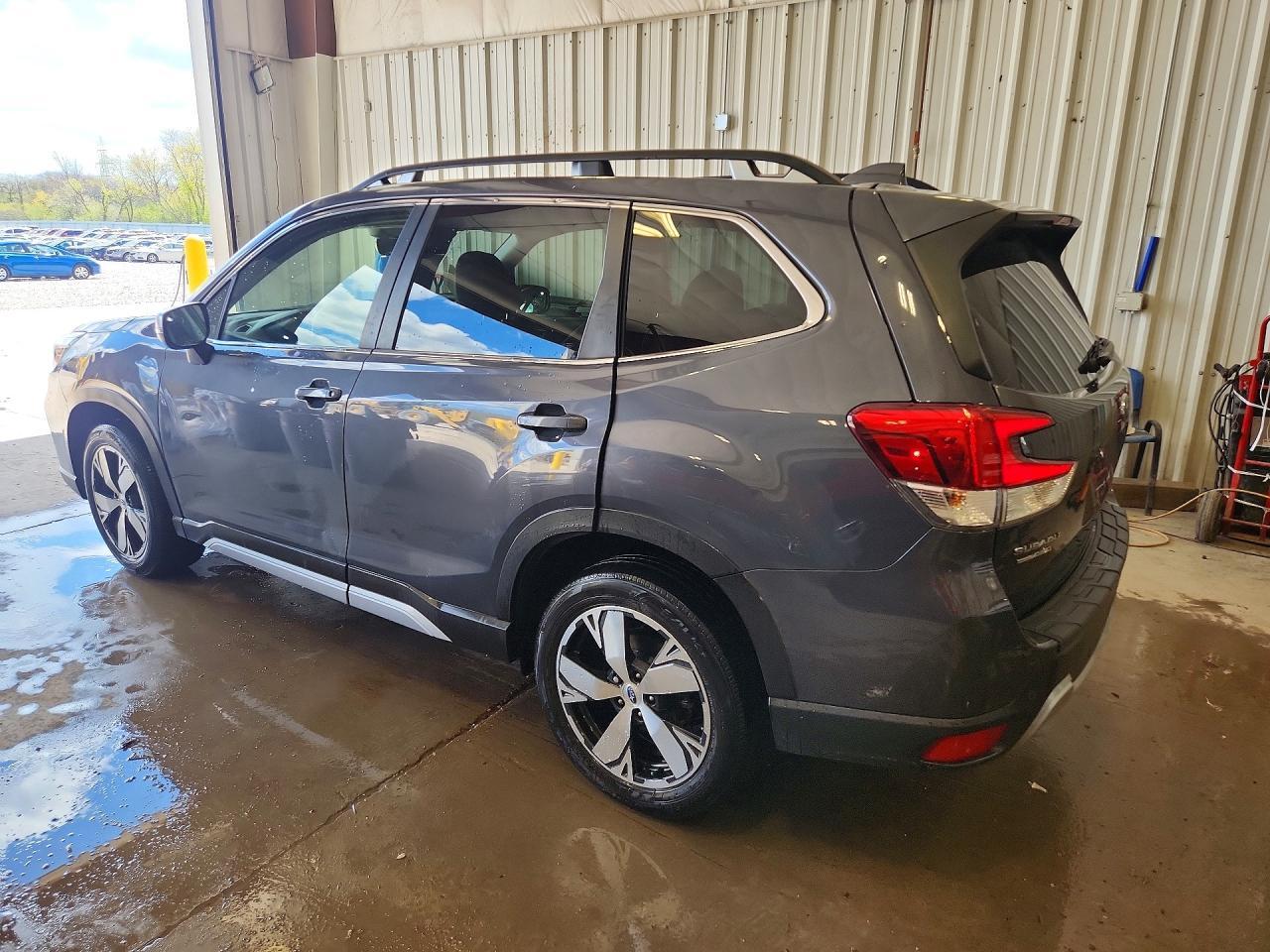 2021 Subaru Forester Touring - zdjęcie 2