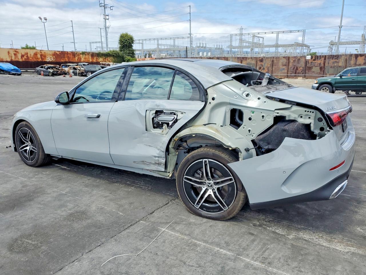 2025 Mercedes-Benz E 450 4Matic - zdjęcie 2