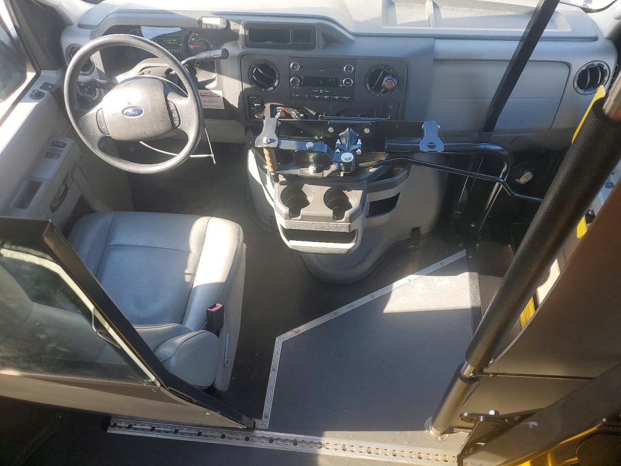 2014 Ford Econoline E350 Super Duty Van - zdjęcie 8