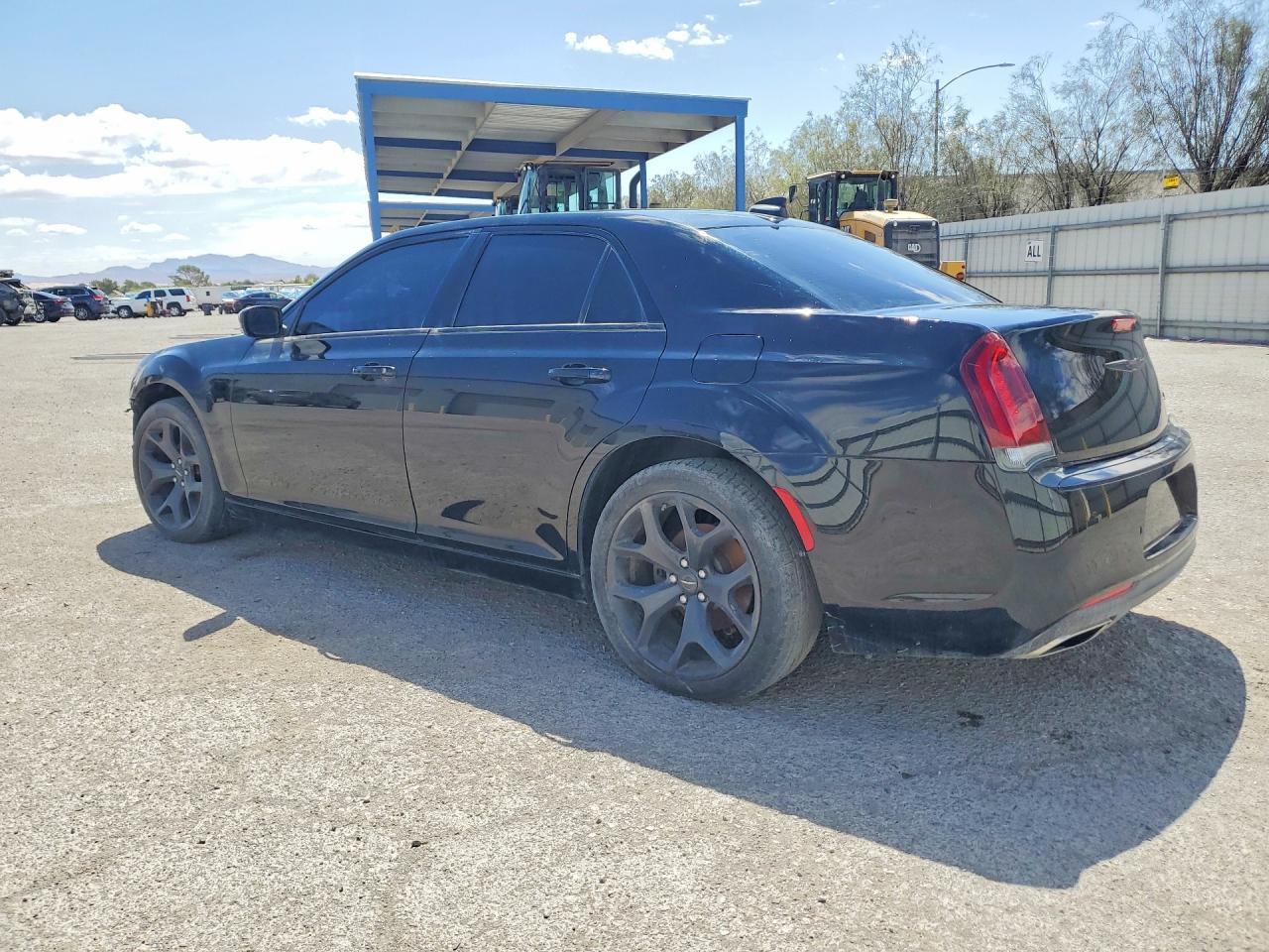 2021 Chrysler 300 S - zdjęcie 2