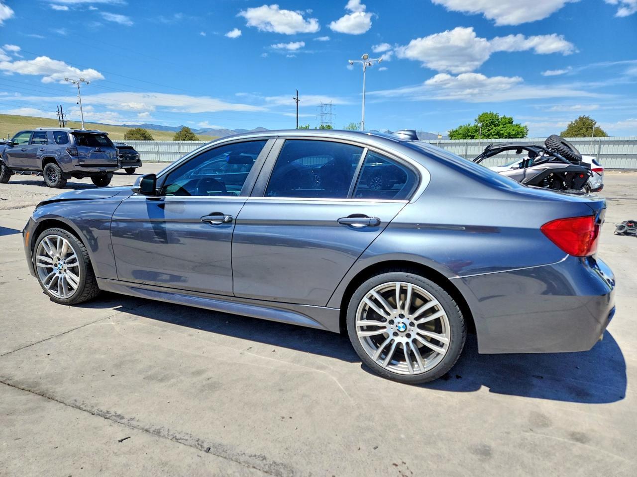 2015 BMW 335 Xi - zdjęcie 2
