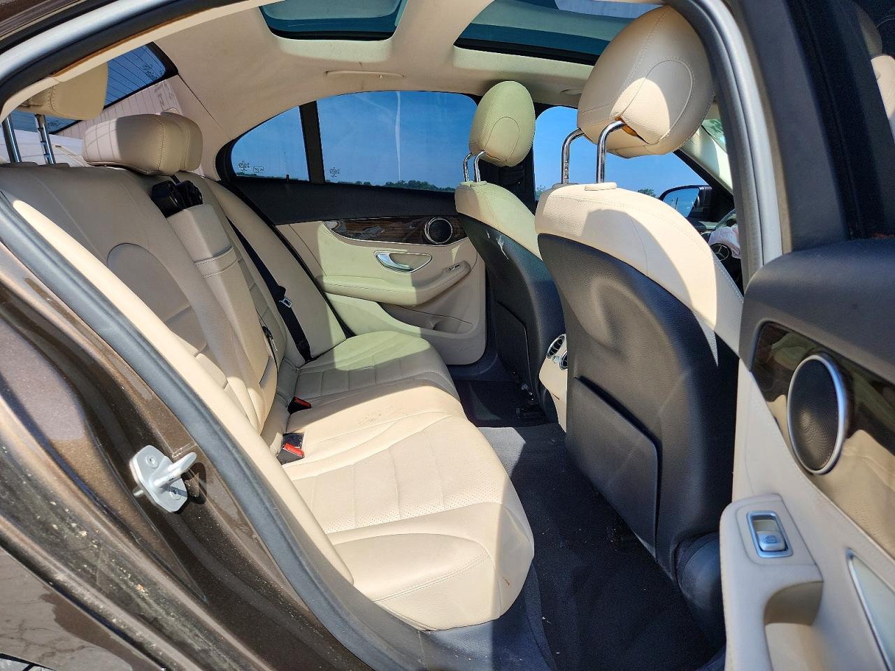 2016 Mercedes-Benz C 300 - zdjęcie 10