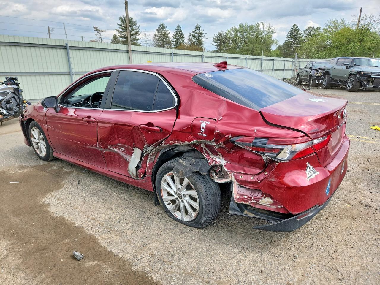 2021 Toyota Camry Le - zdjęcie 2