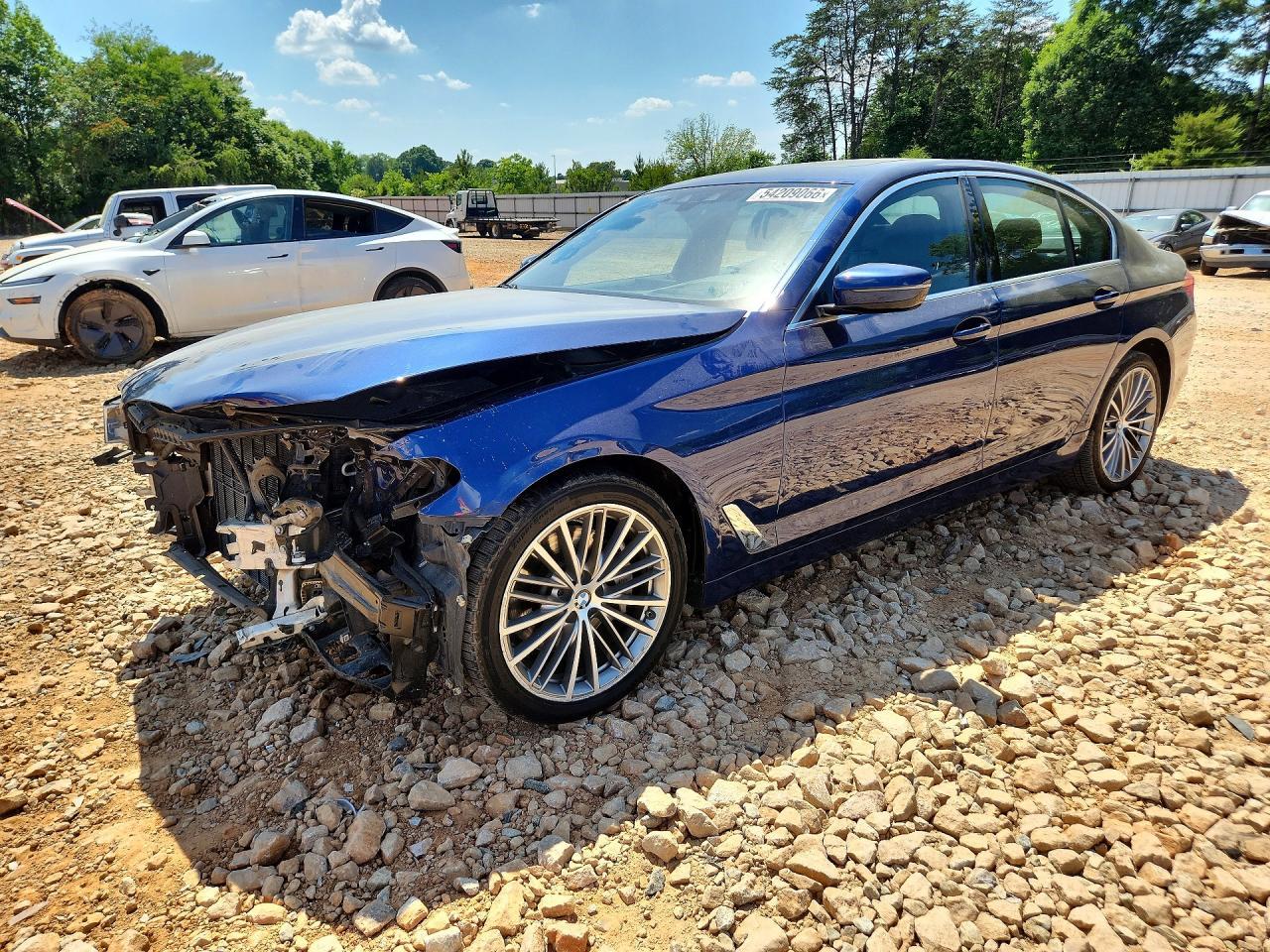 2019 BMW 530 Xi - zdjęcie główne