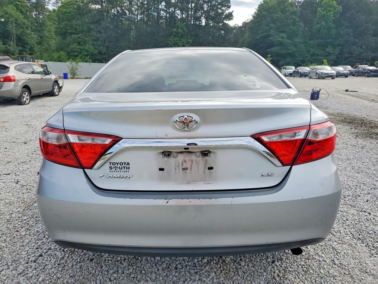 2015 Toyota Camry Le - zdjęcie 6