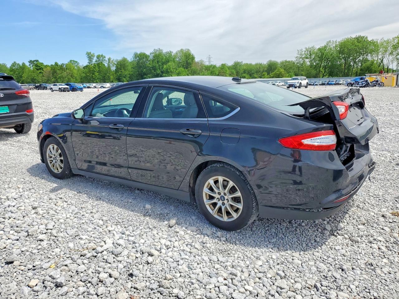 2015 Ford Fusion S - zdjęcie 2