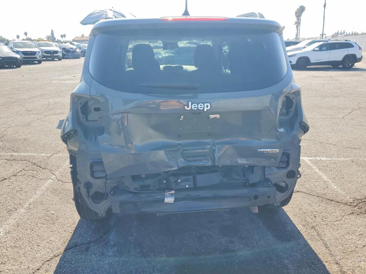 2020 Jeep Renegade Latitude - zdjęcie 6