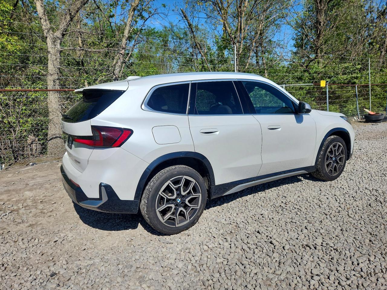 2023 BMW X1 xDrive28I - zdjęcie 3