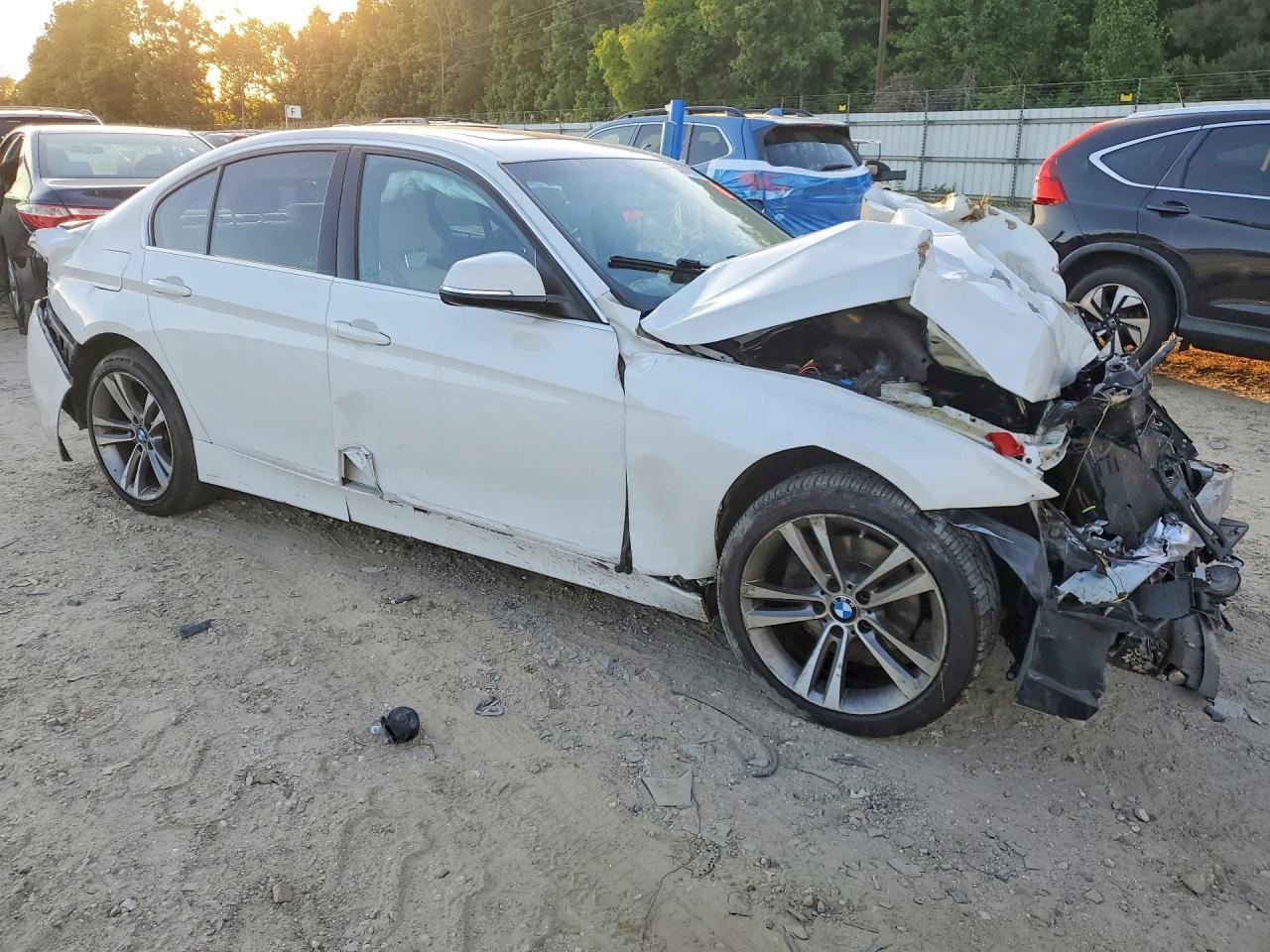 2018 BMW 330 Xi - zdjęcie 4