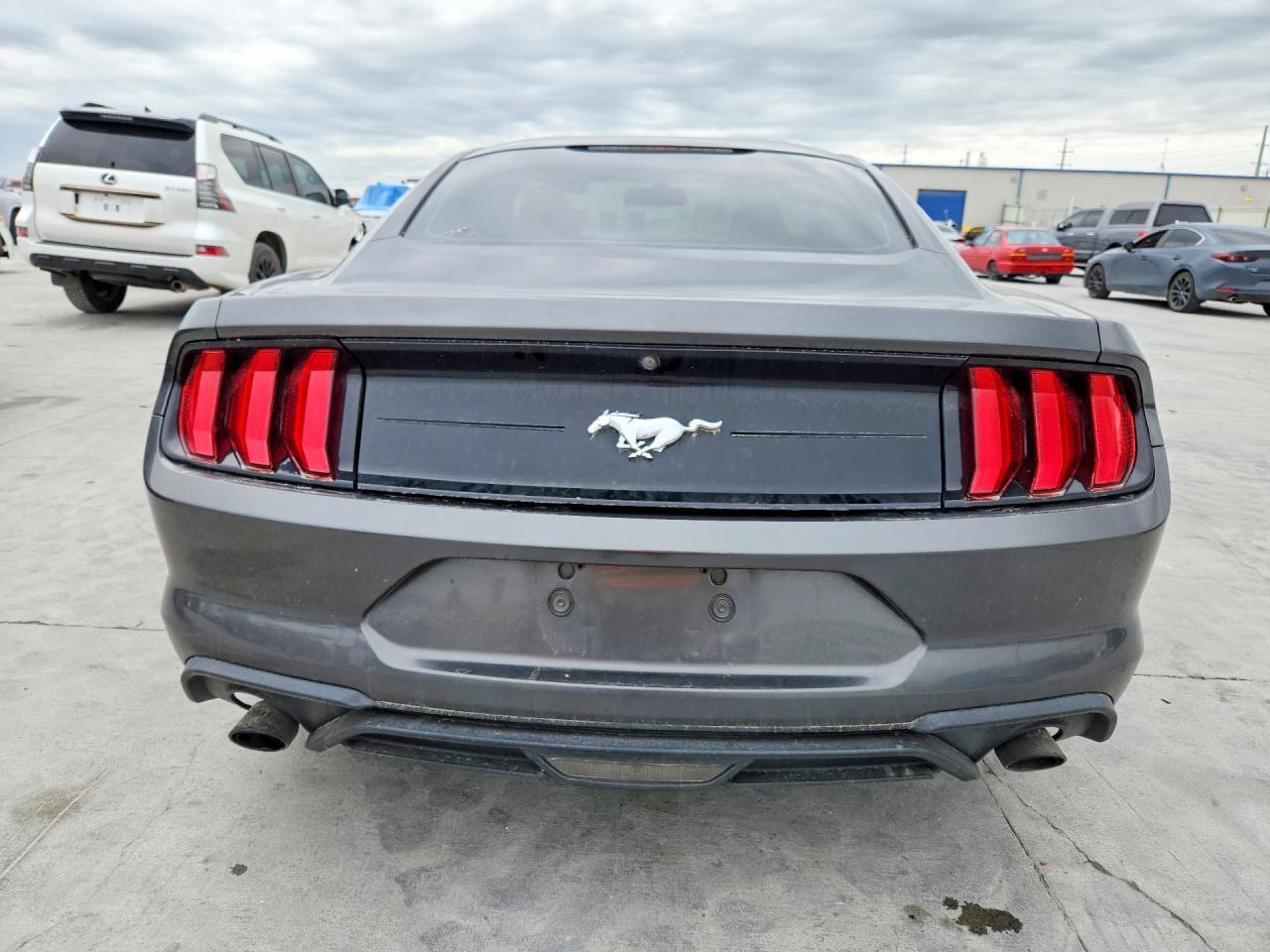 2018 Ford Mustang - zdjęcie 6