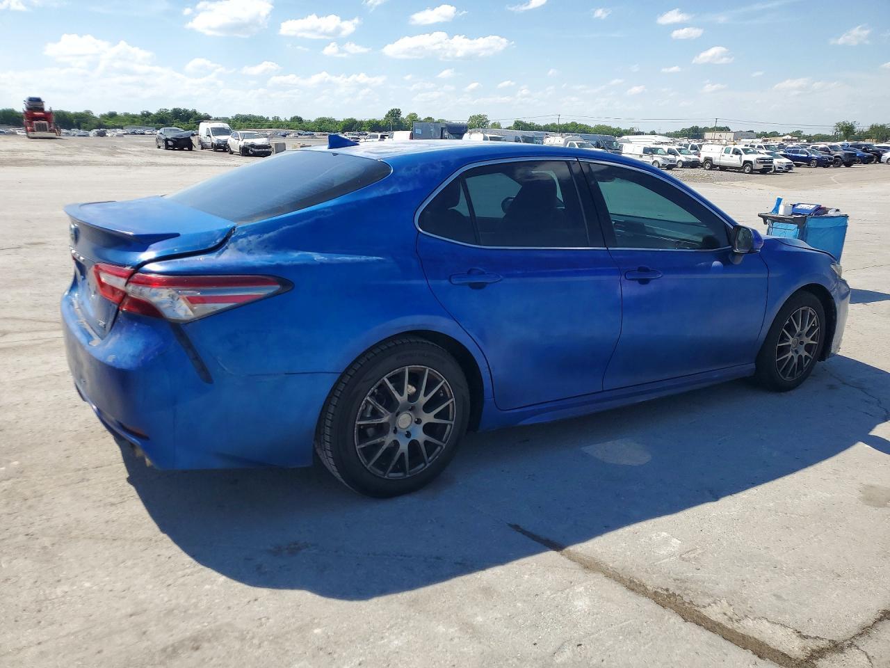 2019 Toyota Camry Xse - zdjęcie 3