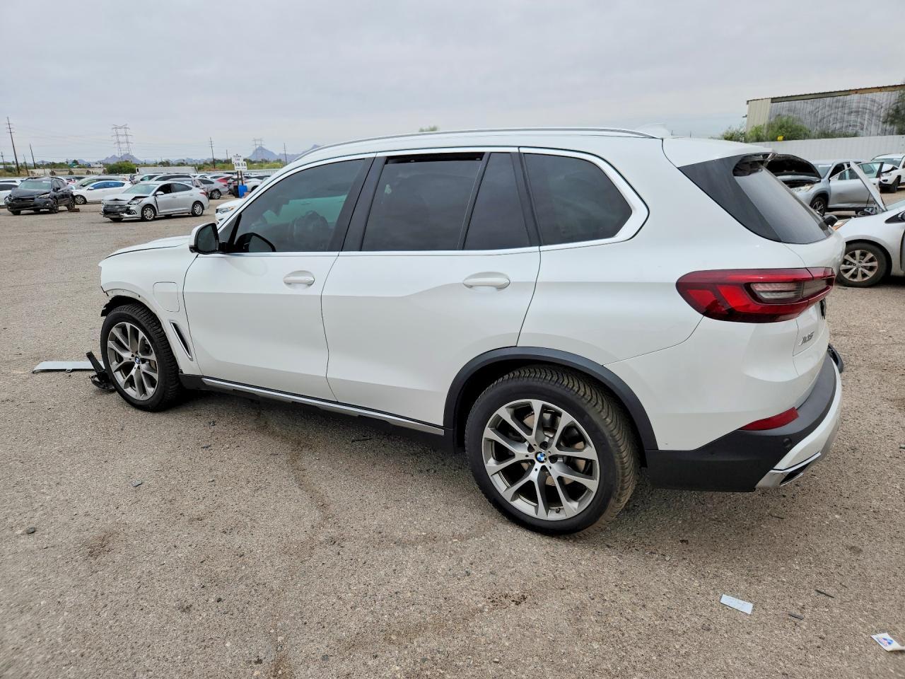 2021 BMW X5 xDrive45E - zdjęcie 2