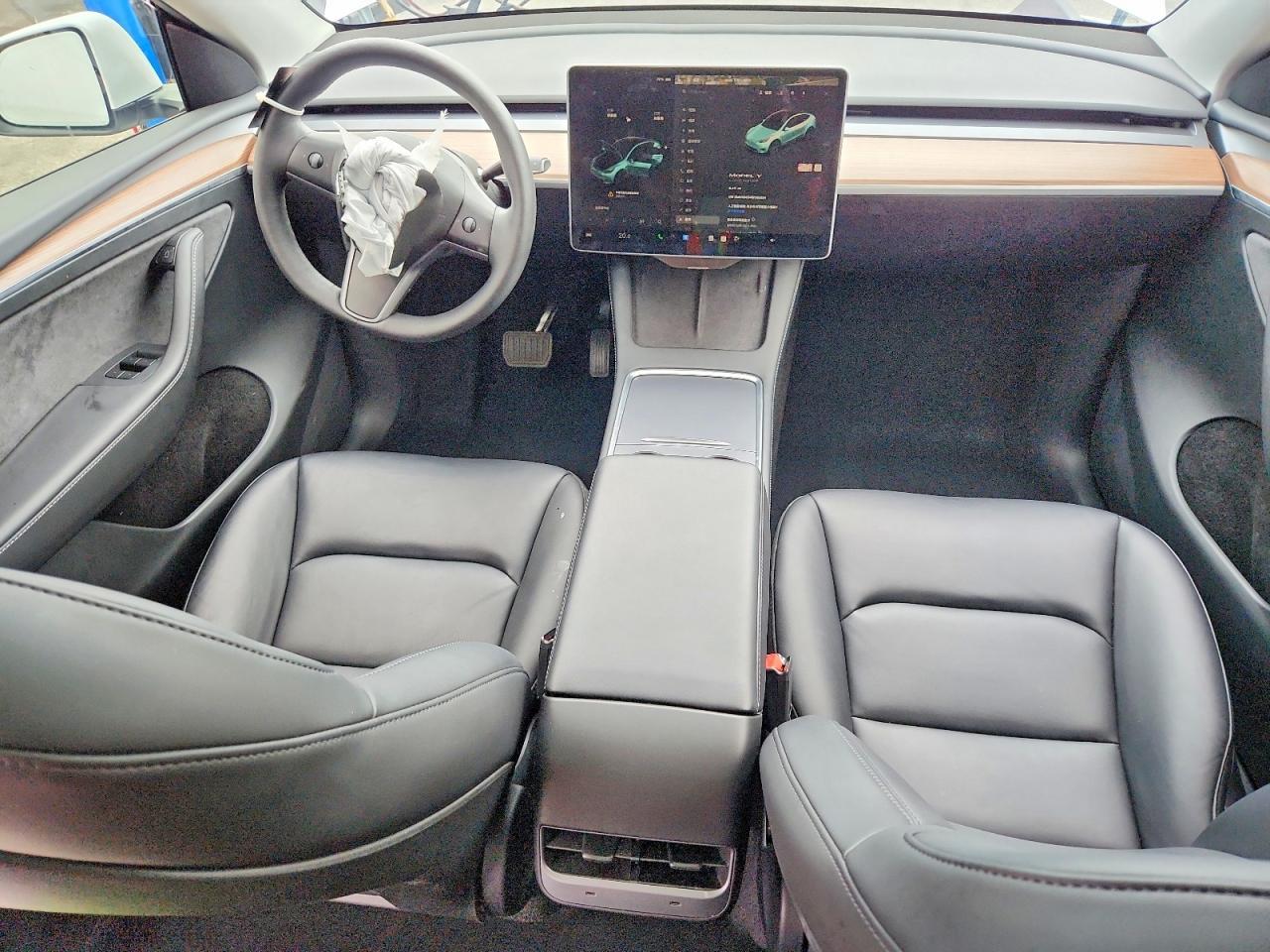 2025 Tesla Model Y - zdjęcie 8