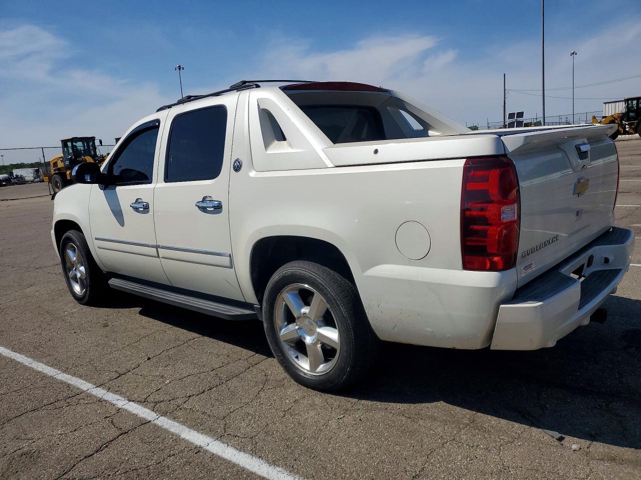 2013 Chevrolet Avalanche Ltz - zdjęcie 2