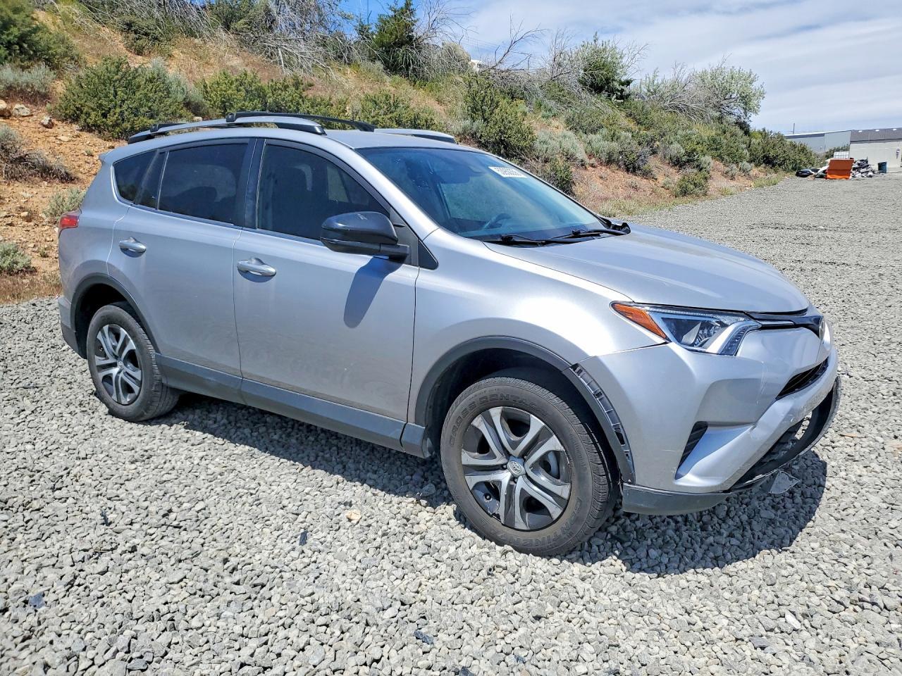 2017 Toyota Rav4 Le - zdjęcie 4