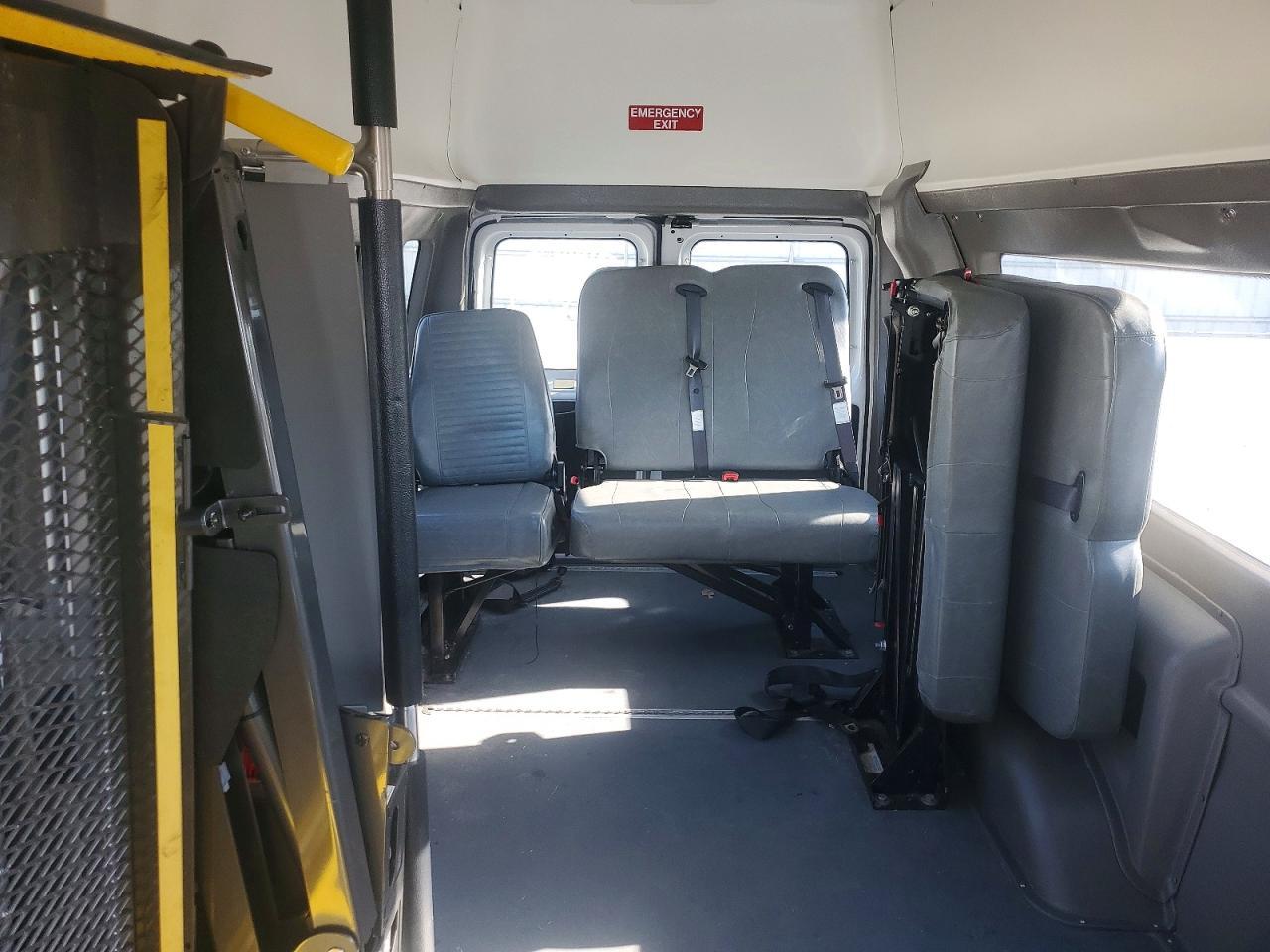 2014 Ford Econoline E350 Super Duty Van - zdjęcie 10