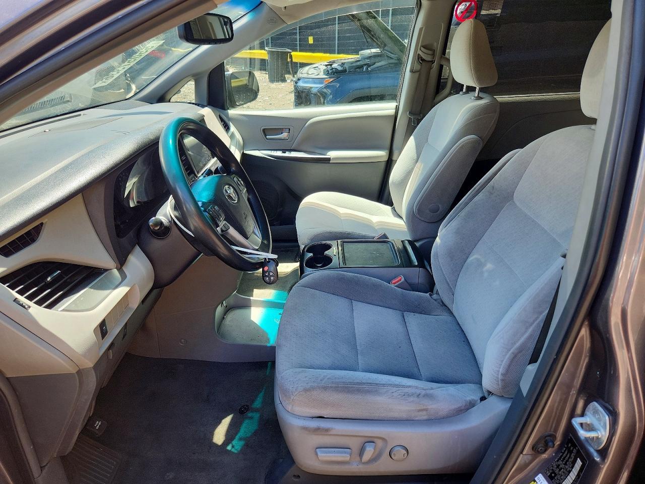 2016 Toyota Sienna Le - zdjęcie 7