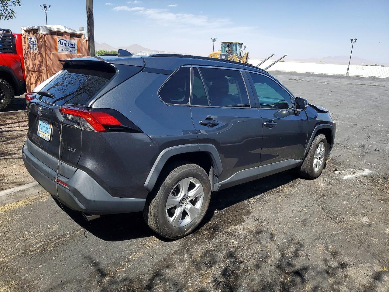 2021 Toyota Rav4 Xle - zdjęcie 3