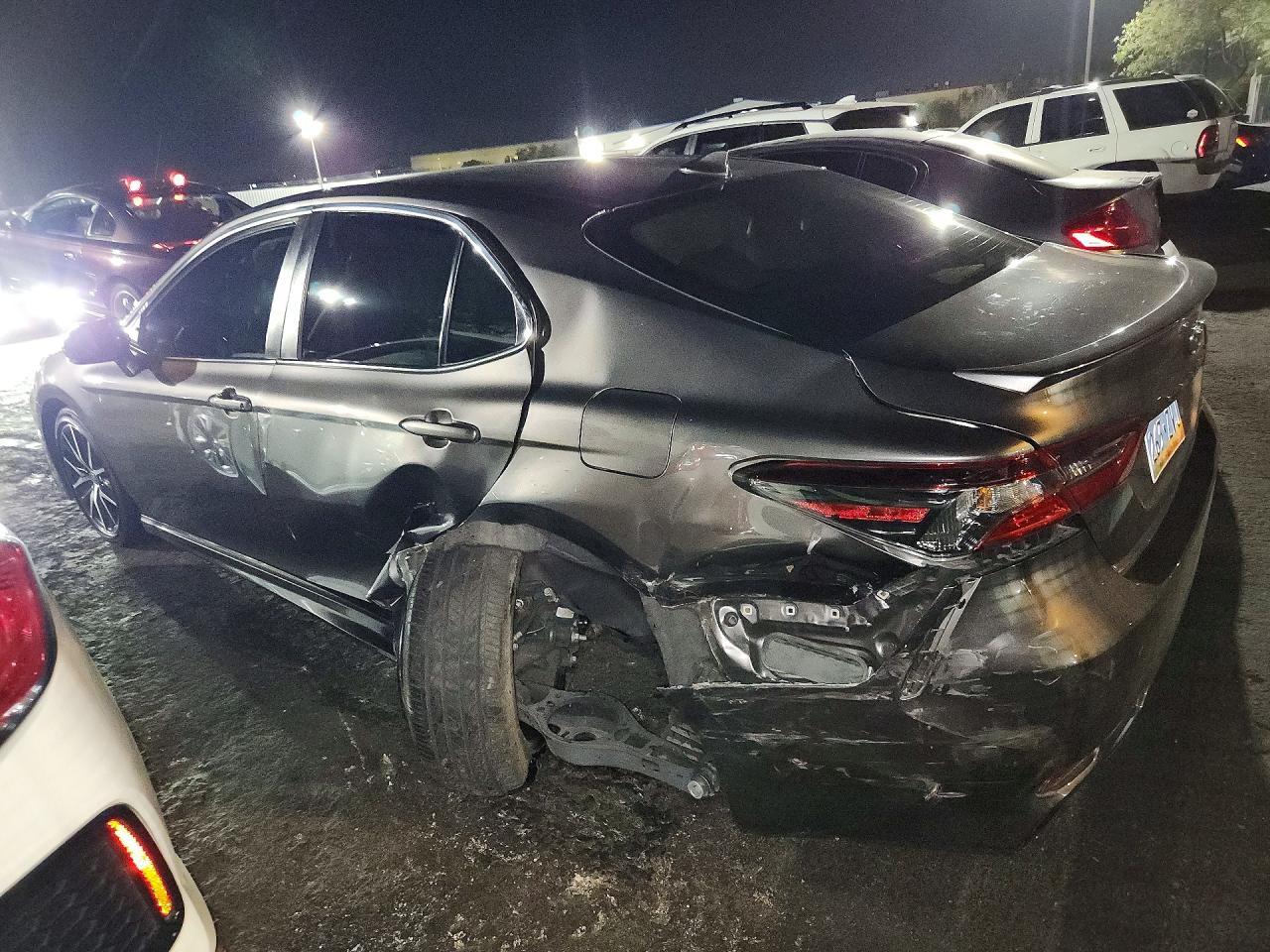 2021 Toyota Camry Se - zdjęcie 2