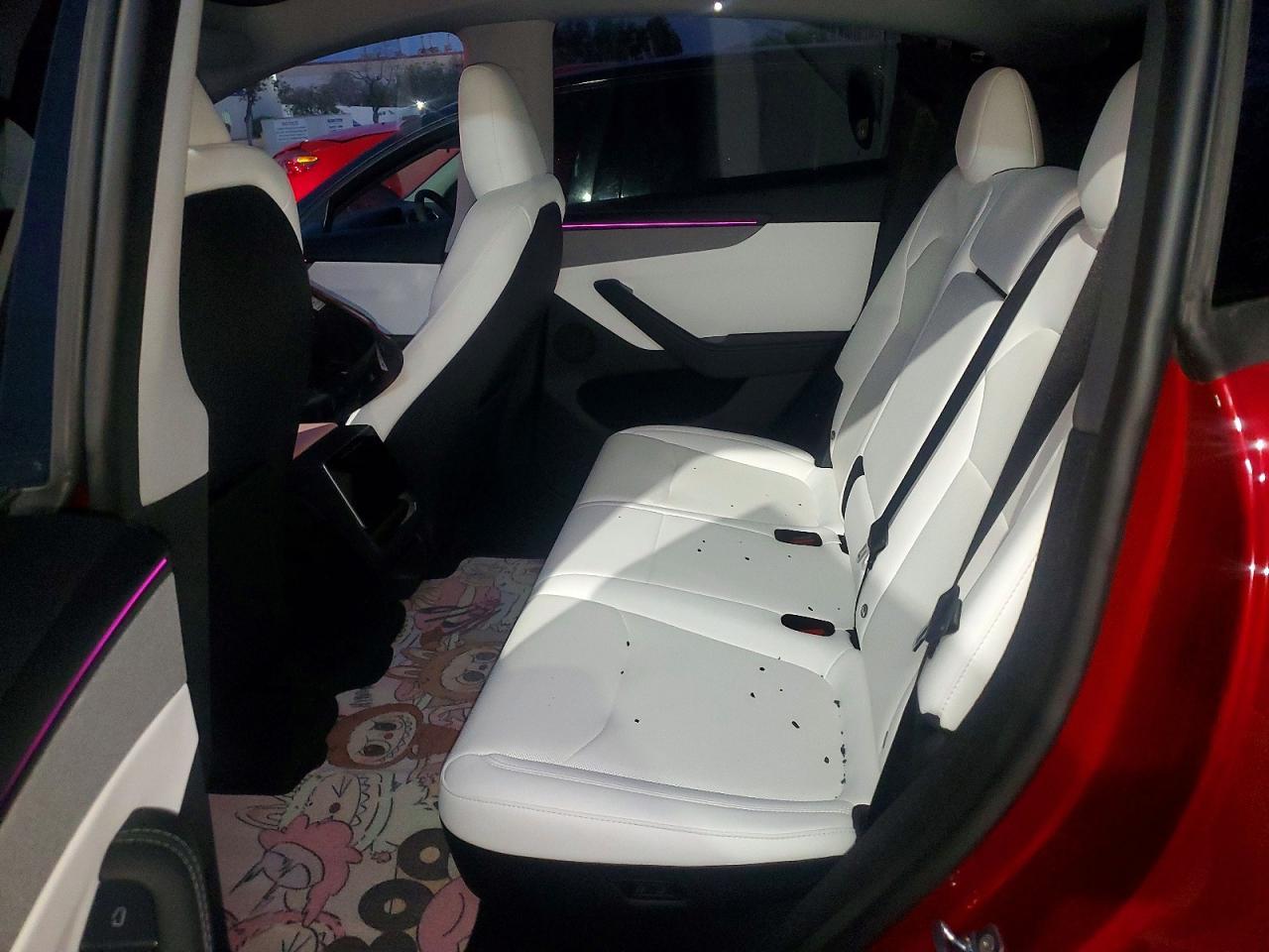 2026 Tesla Model Y - zdjęcie 10